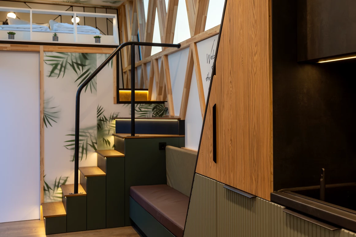 Unternehmen: ContiHome: Treppe - ConitTech Deutschland GmbH