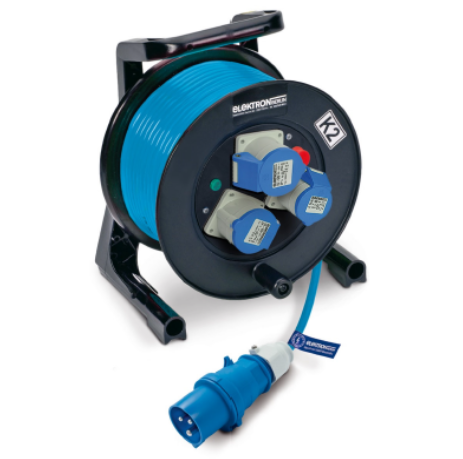 Camping - Dienstleistung & Handwerk - Oberbayern - Leitungsroller 230 mit 15 Meter 3G2,5.  Gewicht nur 3,5 Kg, Kleiner, handlicher Kompaktwickelkörper 
Beständig gegen hohe mechanische Beanspruchungen (K2)   Einzeln geprüft nach DGUV V3 Vollisolierter Trommelaufbau 
Sternverdrahtung 
Geschützt gegen thermische Überlastung nach VDE 0620   Unempfindlich gegen Chemikalien, Benzin und Öle   Temperaturbereich –20 °C bis +55 °C 
Versenkte Feststellbremse 
Knickfreie Leitungseinführung mit starker Zugentlastung   Extrem robuste ELPUR®‐Leitung  
5‐ bis 7‐mal längere Lebensdauer als Gummileitung   Reißfest durch hochbelastbares Tragorgan Abrieb‐ und kerbschlagfest 
Preis auf Anfrage - Heiner Lensing Werksvertretung