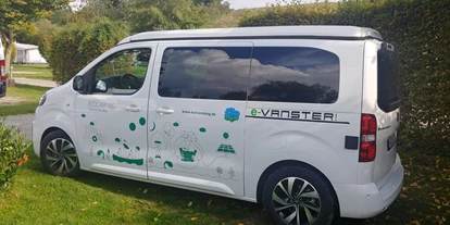 Camping - E-Mobilität - ECOCAMPING ist ausschließlich mit E-Fahrzeugen unterwegs, wie mit diesem E-Vanster von Pössl - ECOCAMPING Service GmbH